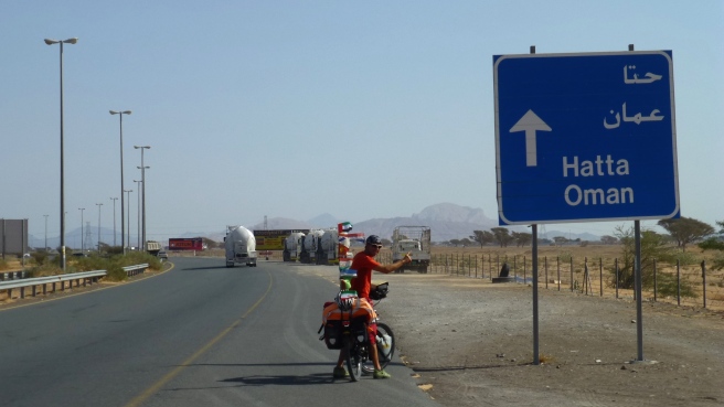 The idea was to cycle via Hatta to Oman, but we were refused at the border without explanation. Later we learned that they had arrested 6 terrorists a few months ago exactly at this border crossing and closed the border for all non-emiratis